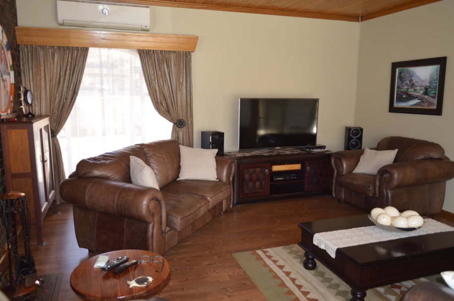 6 Bedroom Property for Sale in Flamwood North West